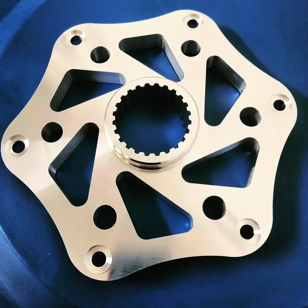 Rotorflansch aus Aluminium mit Aussparungen