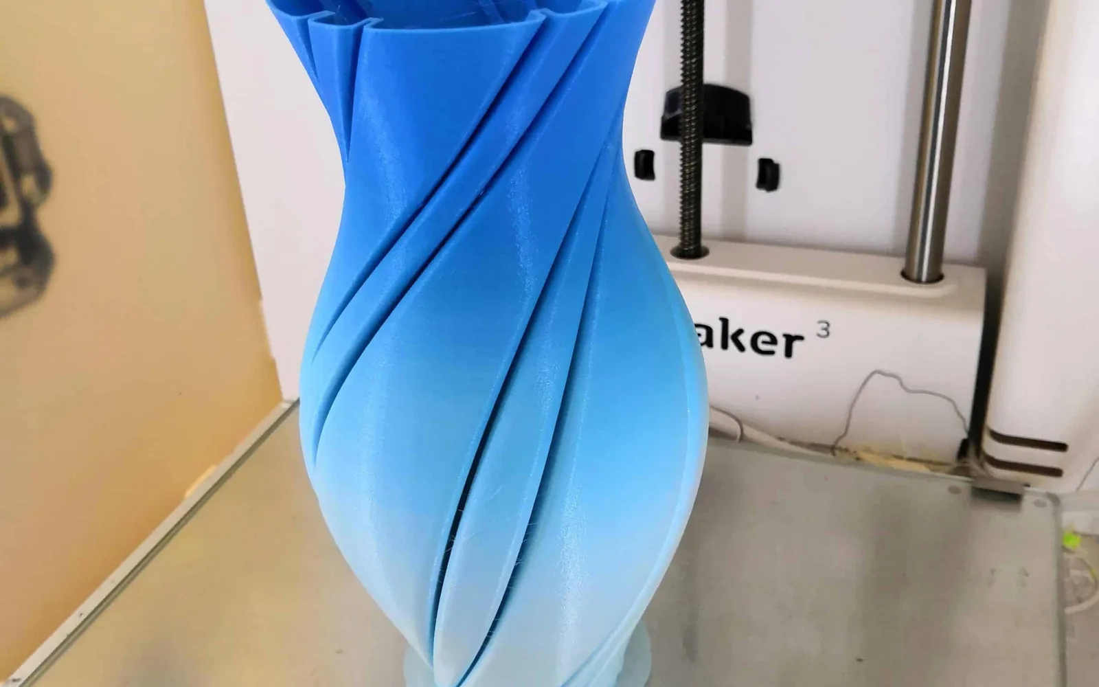 Blau gedruckte Vase aus dem FFF-3D-Drucker